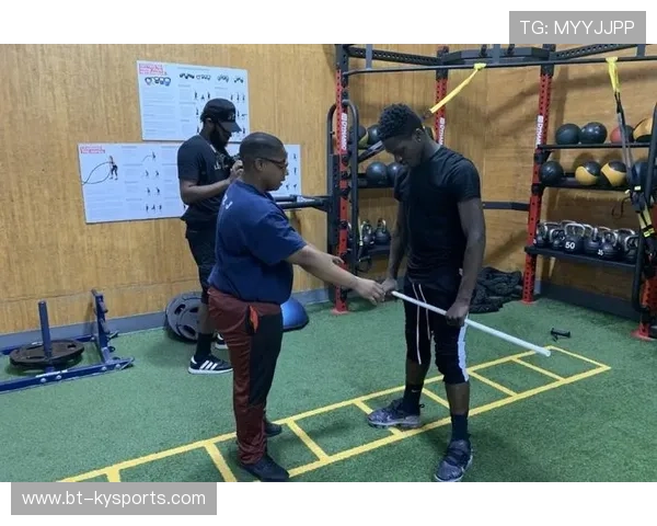举重俱乐部完善青少年营养与训练配餐的科学指南，举重对青少年的危害